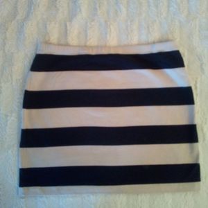 Women's H&M Blanco and tan skirt